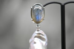 Orecchini pendenti in labradorite, perle coltivate e diamanti da 0,14 carati