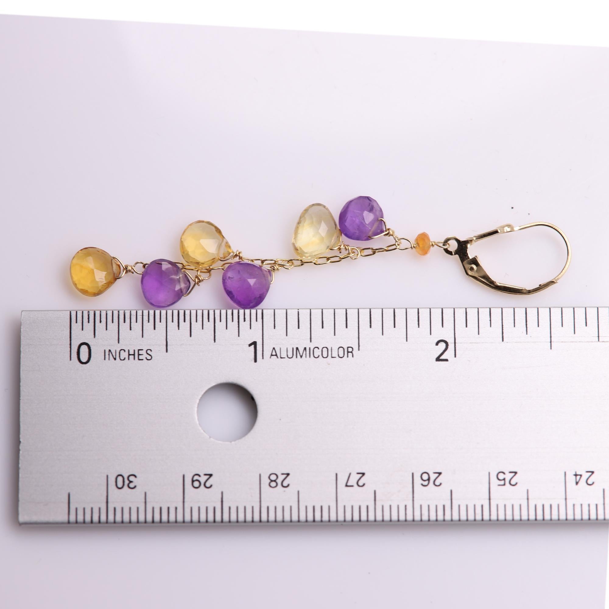 Neue brilliante elegante baumelnde Ohrringe für Frauen und Mädchen.
Ca. 2,5