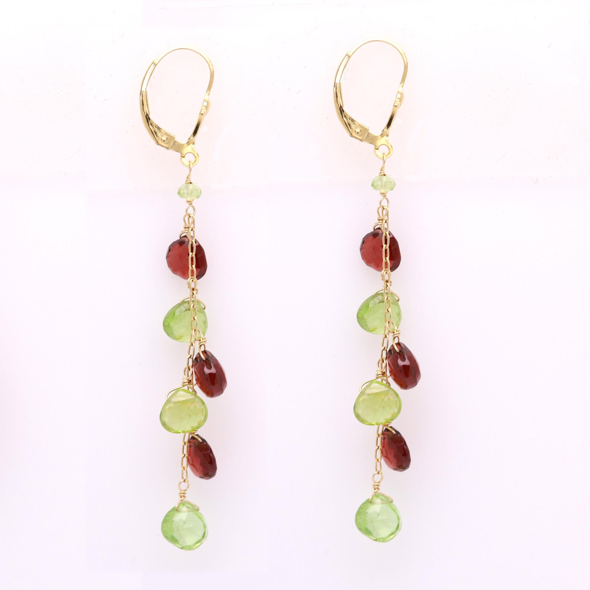 Neue brilliante elegante baumelnde Ohrringe für Frauen und Mädchen.
Ca. 2,5