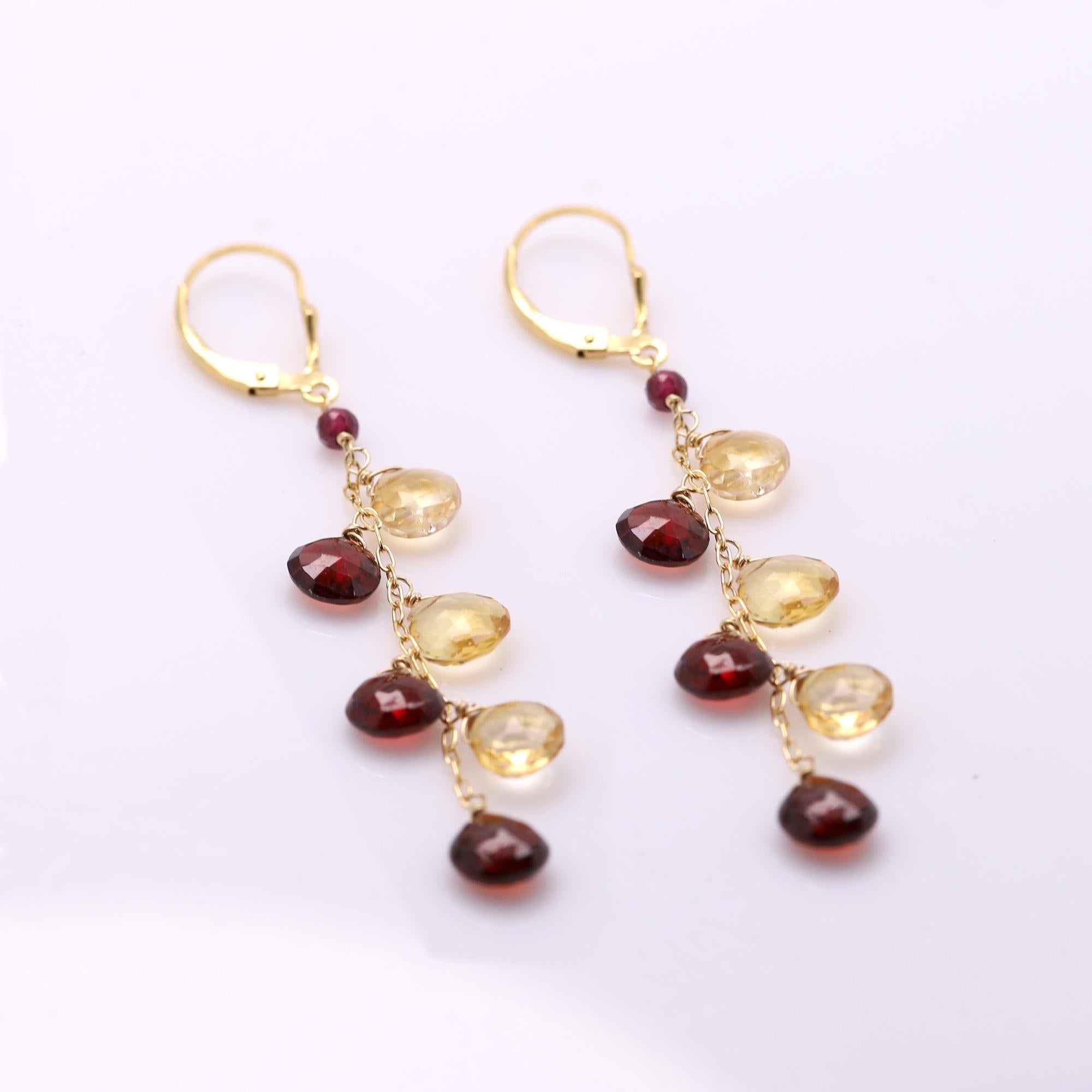 baumelnde Ohrringe mit mehrfarbigen Halbedelsteinen aus 14 Karat Gelbgold (Herzschliff) im Angebot