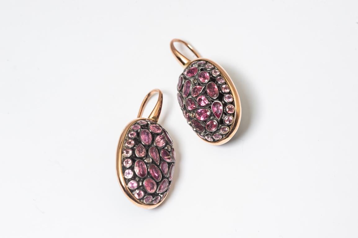 Women's Dangling Earrings Turtle Junagarh Pink Tourmaline in Gold and Silver For Sale