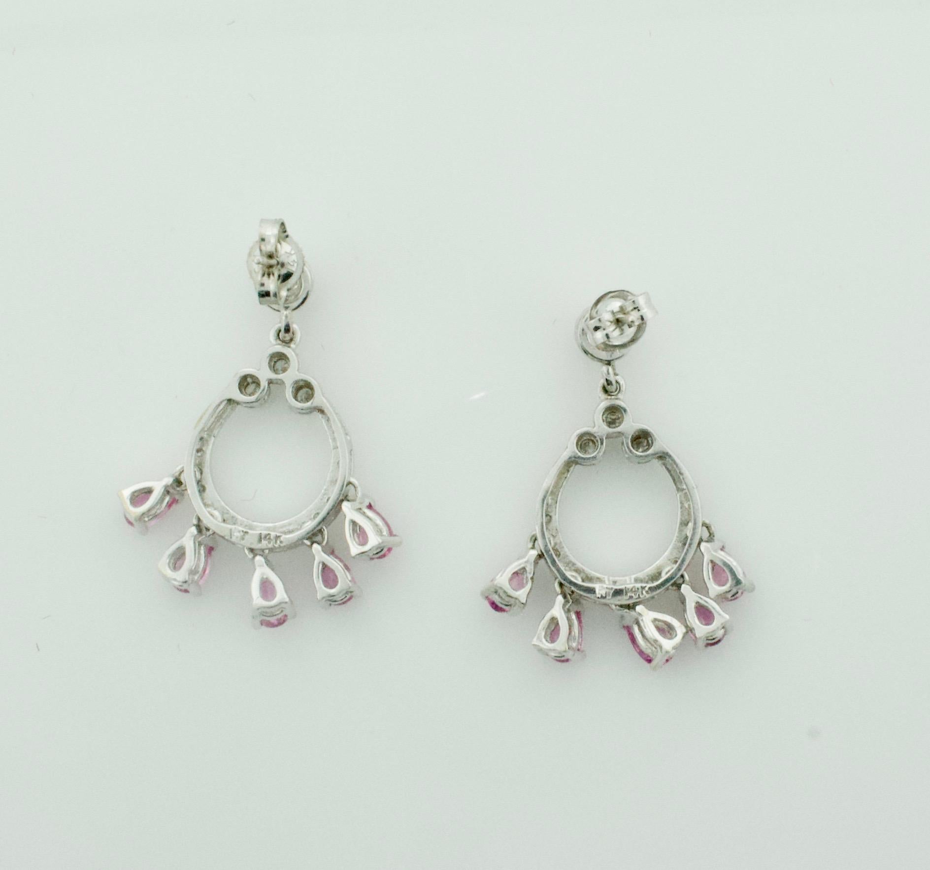 Ohrringe mit baumelndem rosa Saphir und Diamant aus Weißgold (Tropfenschliff) im Angebot