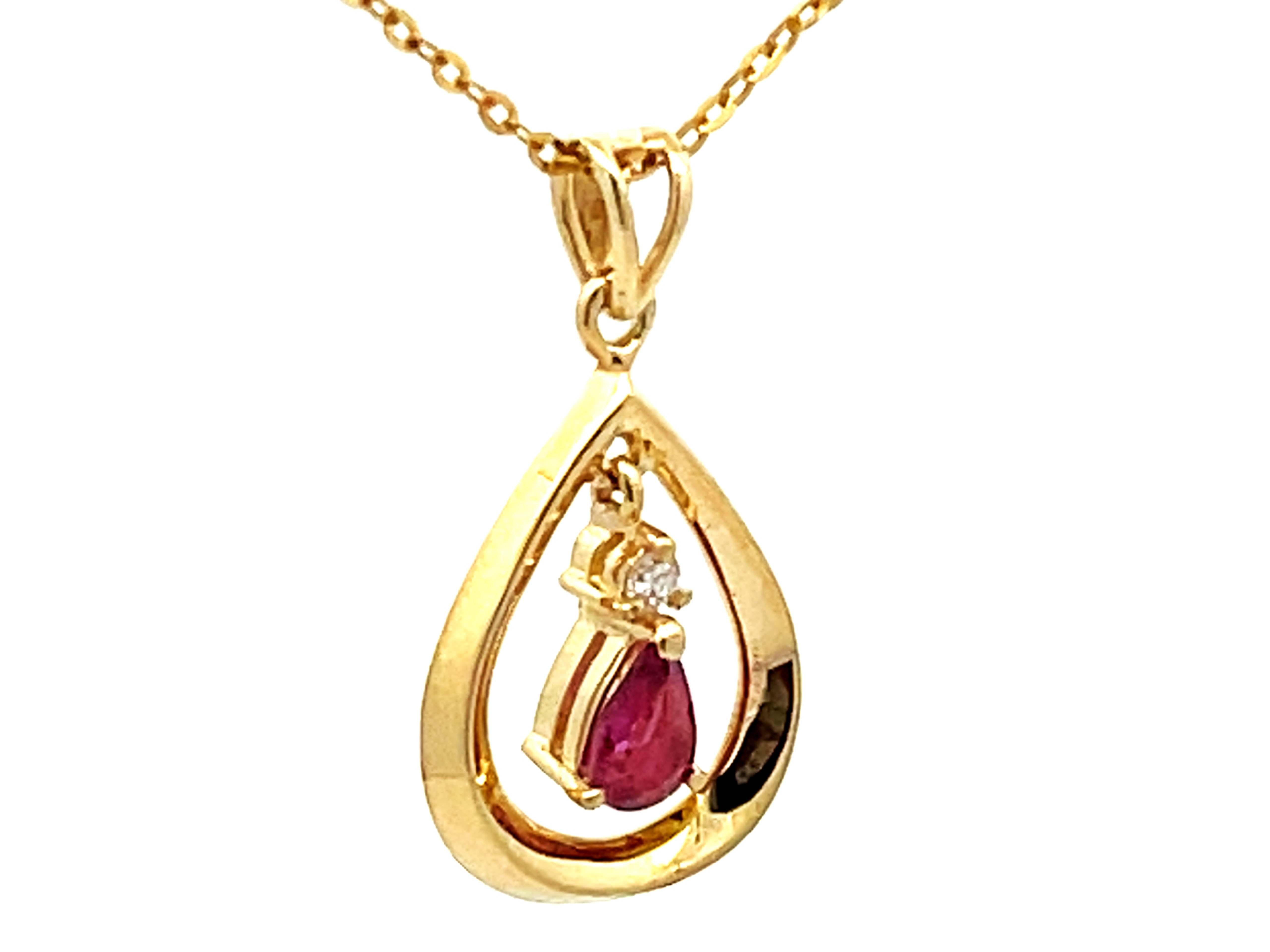 Modern Dangly Burma Ruby Necklace 14k Yellow Gold For Sale