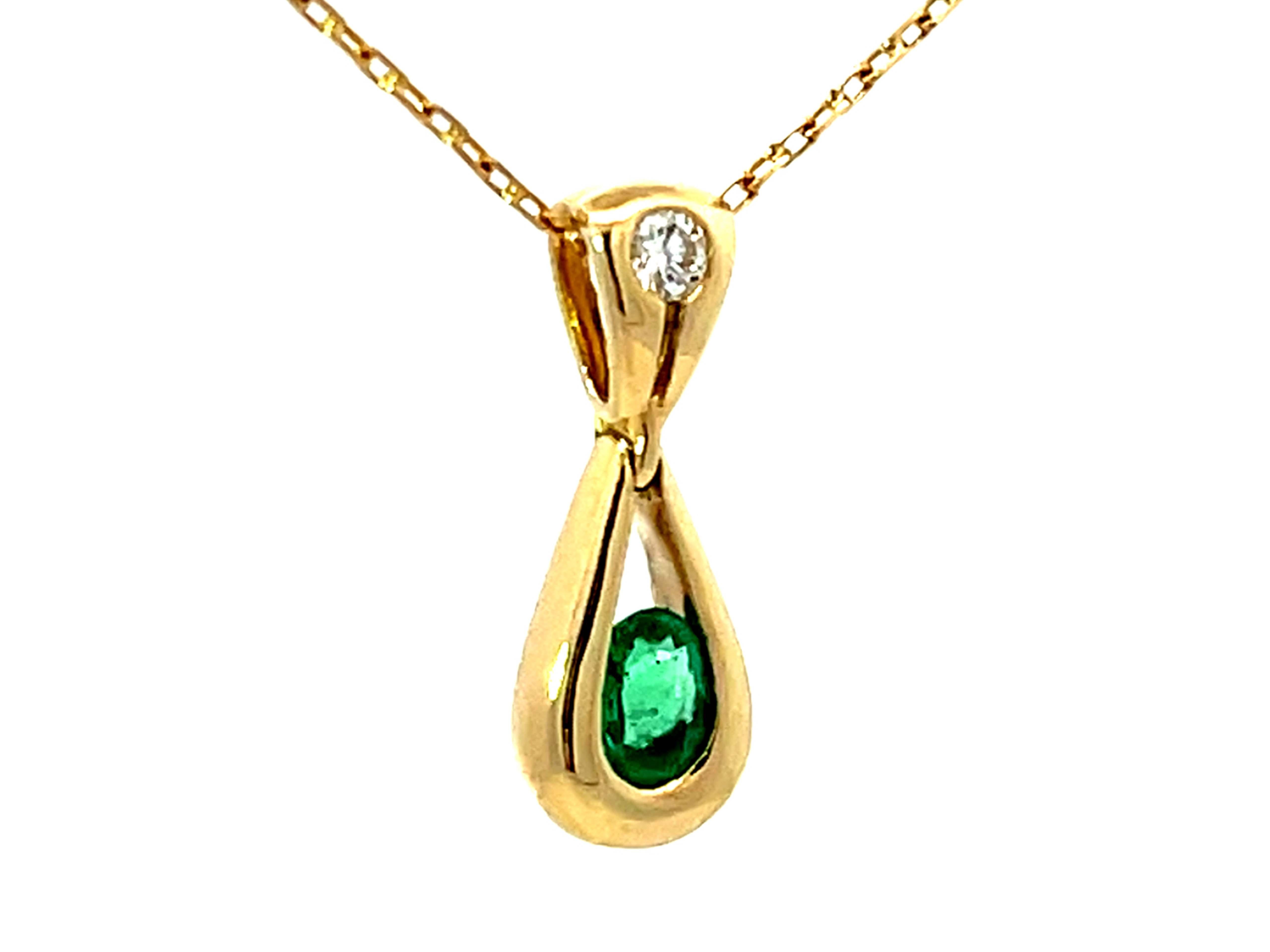 Modern Dangly Emerald Diamond Necklace Solid 18K Yellow Gold For Sale
