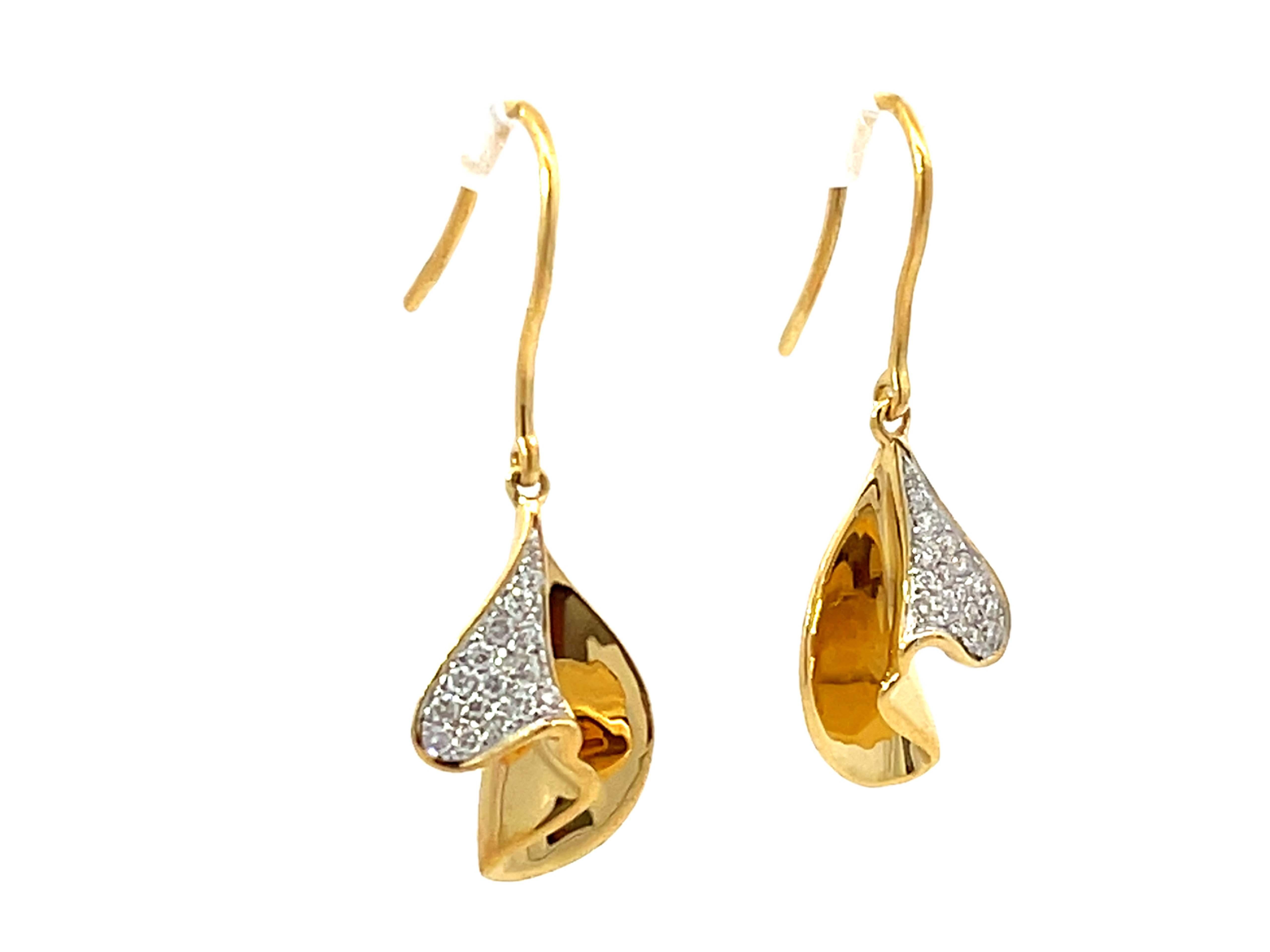 Modern Dangly Gold Diamond Earrings 18K Yellow Gold For Sale