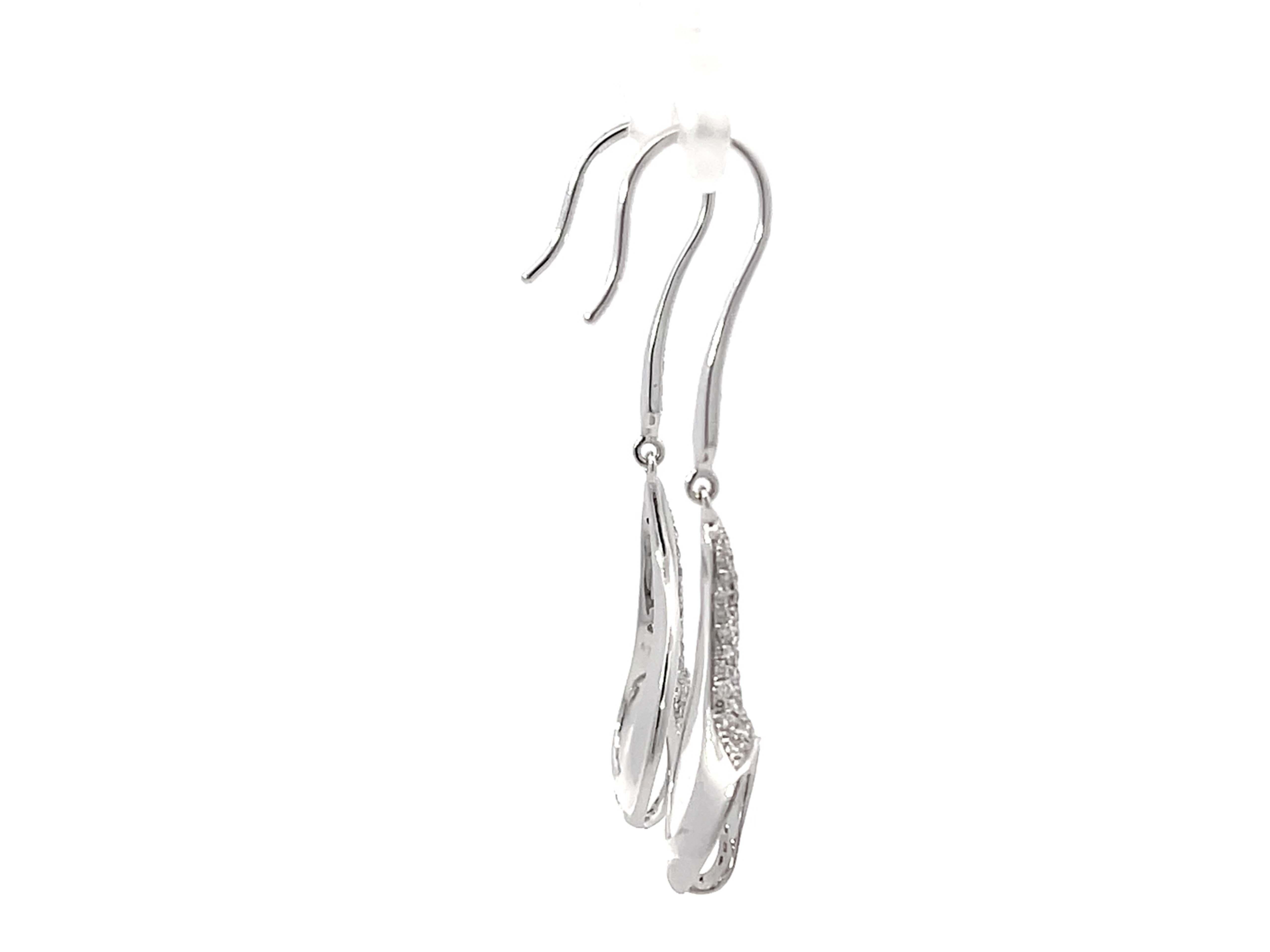 Dangly Swirl Diamond Earrings 18k White Gold In New Condition For Sale In Honolulu, HI