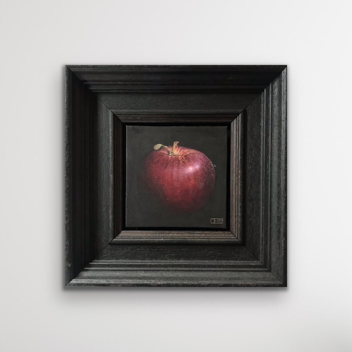 Deep Red Apple, Dani Humberstone, Original still life painting, contemporary art - Realist Painting by Dani Humberstone 