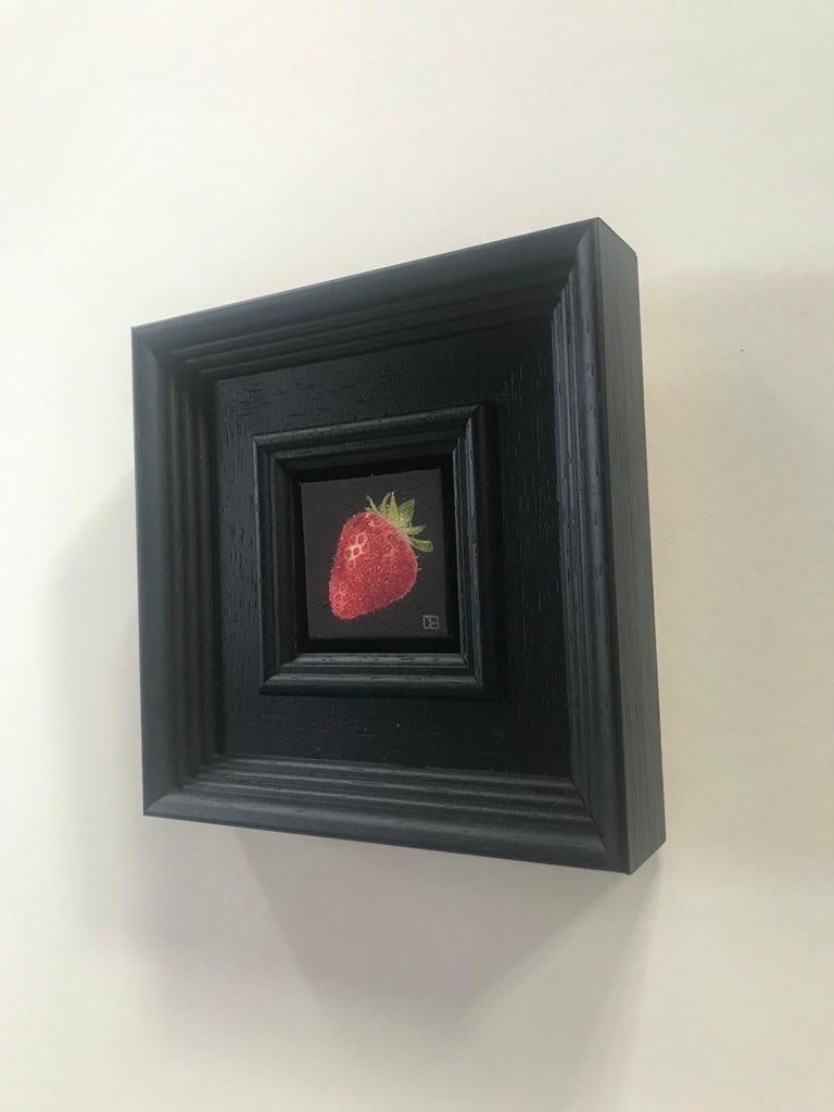 Taschen-Erdbeere  von Dani Humberstone, Stillleben, zeitgenössische, realistische Kunst (Realismus), Painting, von Dani Humberstone 