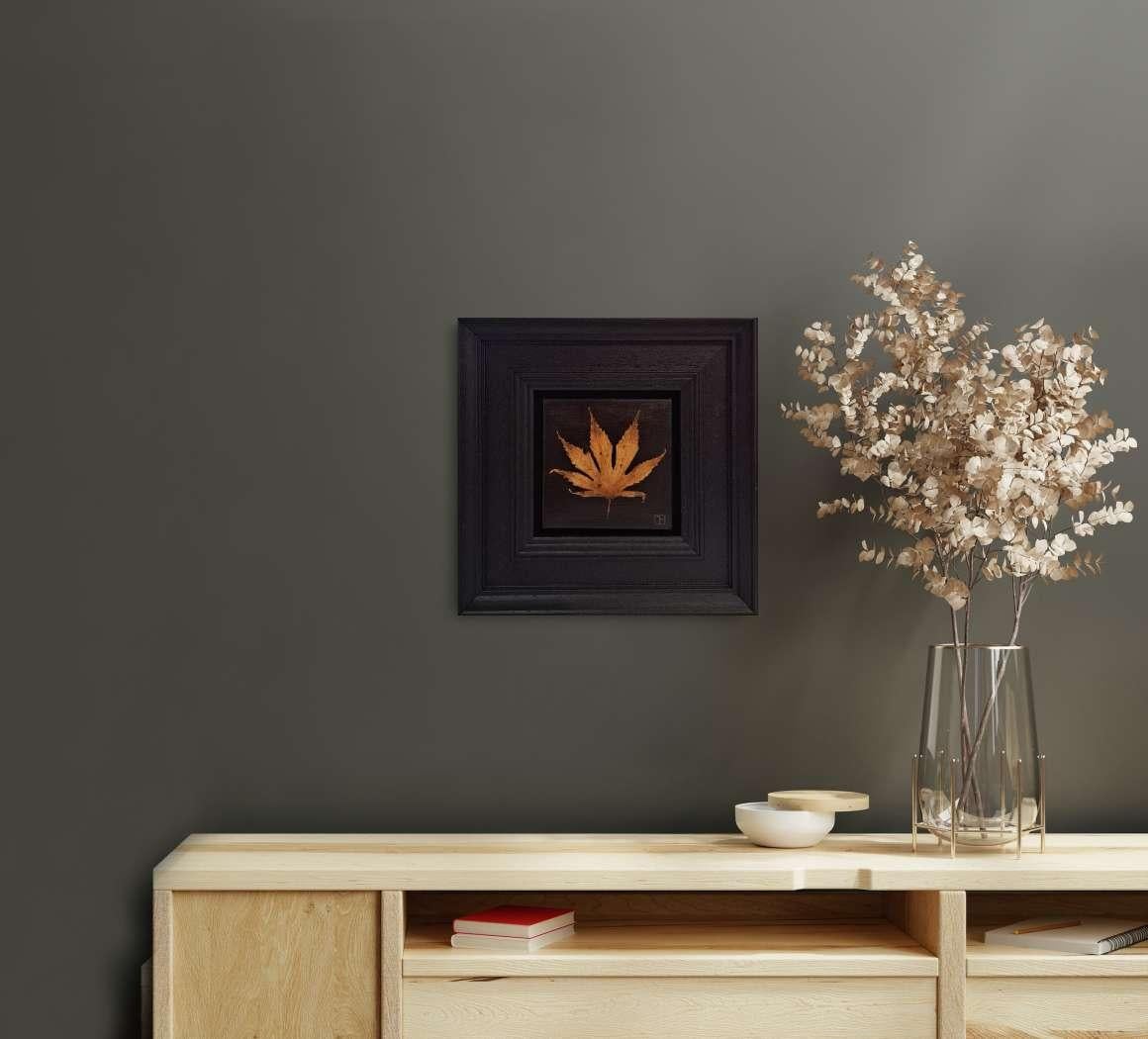 Pintura de bolsillo Hoja de otoño 5c, pintura original, contemporánea en venta 1