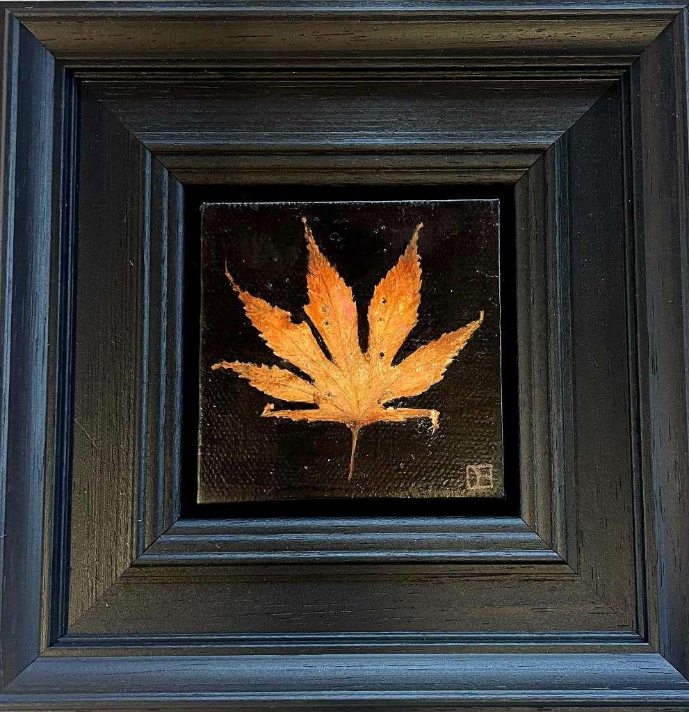 Pintura de bolsillo Hoja de otoño 5c, pintura original, contemporánea en venta 3