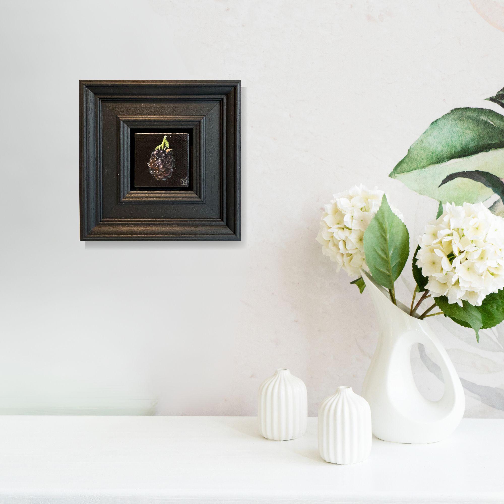 Mora - pittura originale realistica di natura morta - arte contemporanea - Still-Life Painting Nero di Dani Humberstone