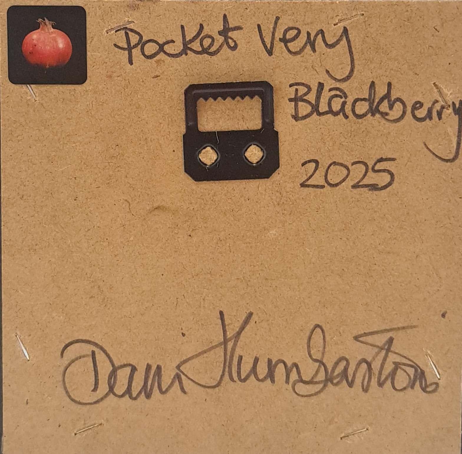 Blackberry Very Pocket Painting c, Originalgemälde im Angebot 1