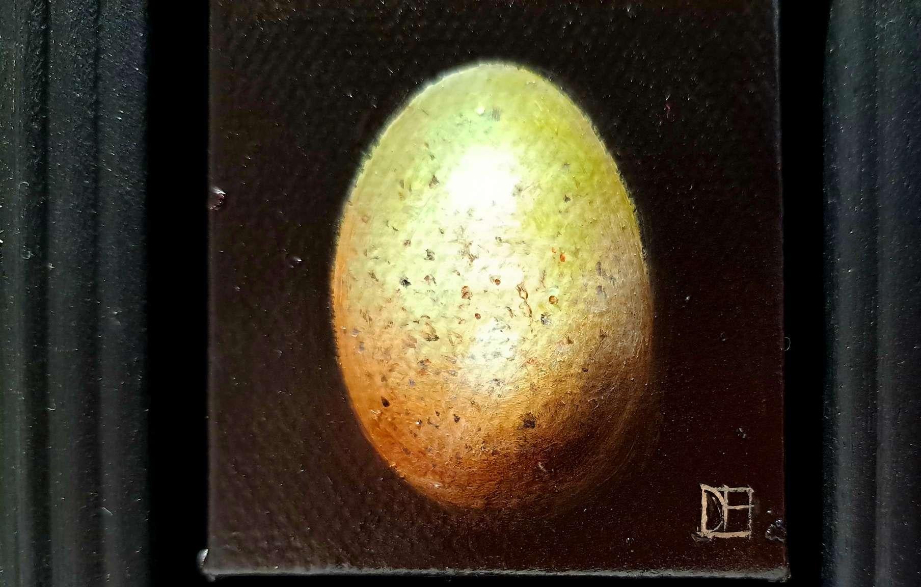 Huevo de Mirlo Pintura de Bolsillo Verdosa - Still-Life Painting Negro de Dani Humberstone