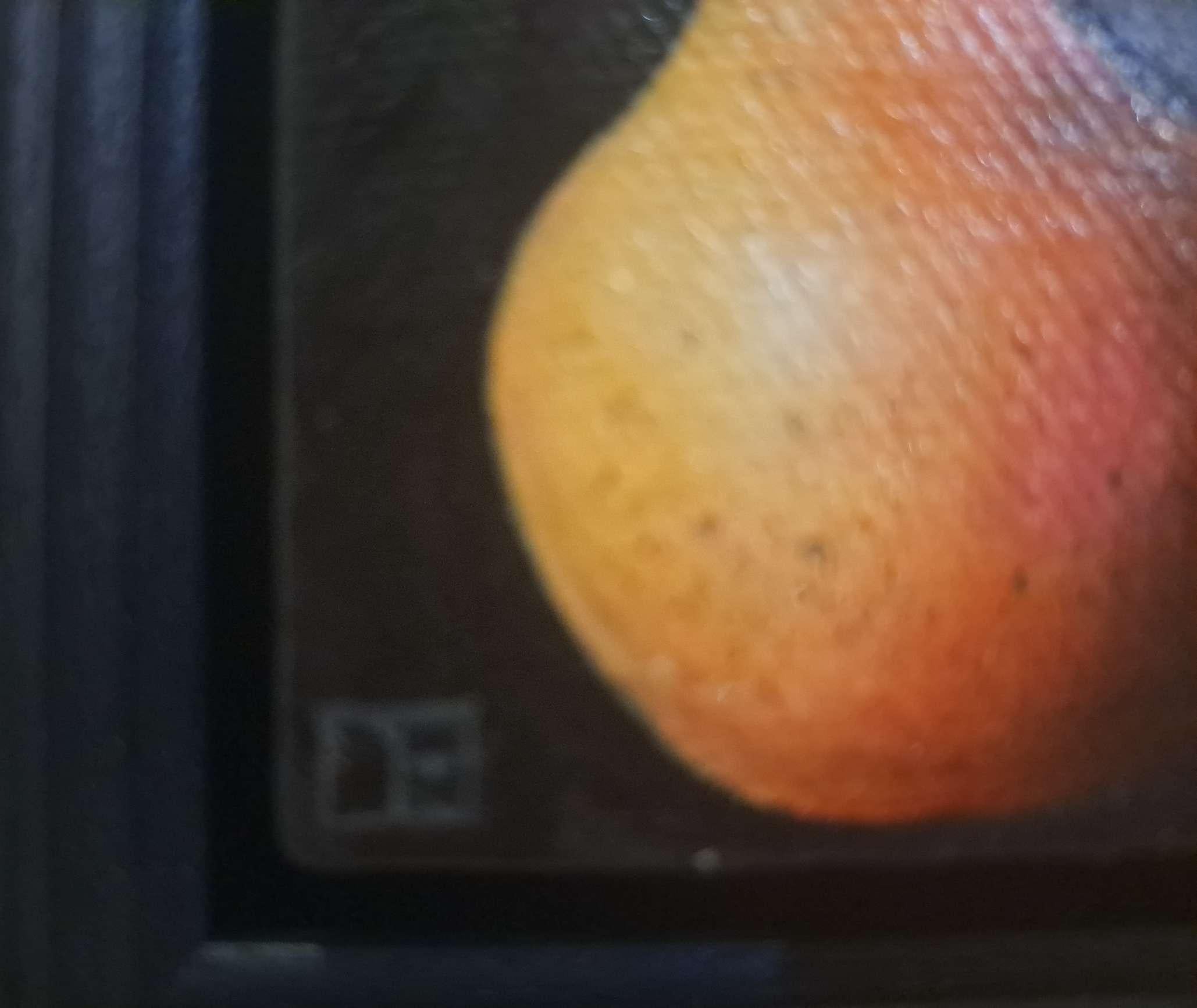 Blush Pear Yellow Pocket Painting, peinture originale, nature morte, Contemporary en vente 6