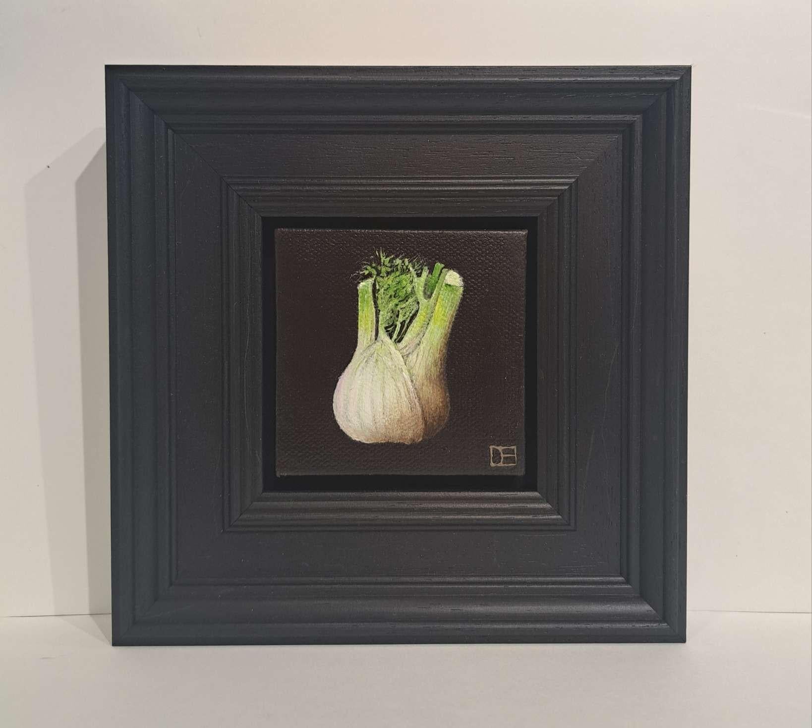 Pocket Fennel Bulb (Leinwandgröße 7x7cm) ist ein Original-Ölgemälde von Dani Humberstone als Teil ihrer Pocket Painting-Serie, die realistische Ölgemälde in kleinem Maßstab mit einer Anspielung auf die barocke Stilllebenmalerei umfasst. Die Gemälde
