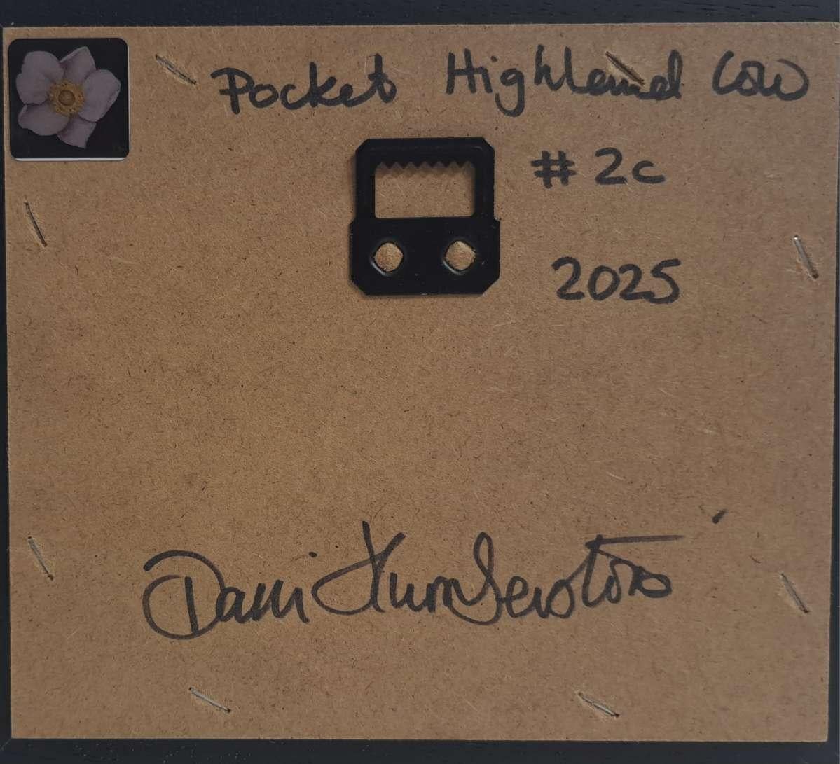 Highland Cow & Otter Pocket Painting 2c, diptyque, peinture originale, nature morte en vente 5