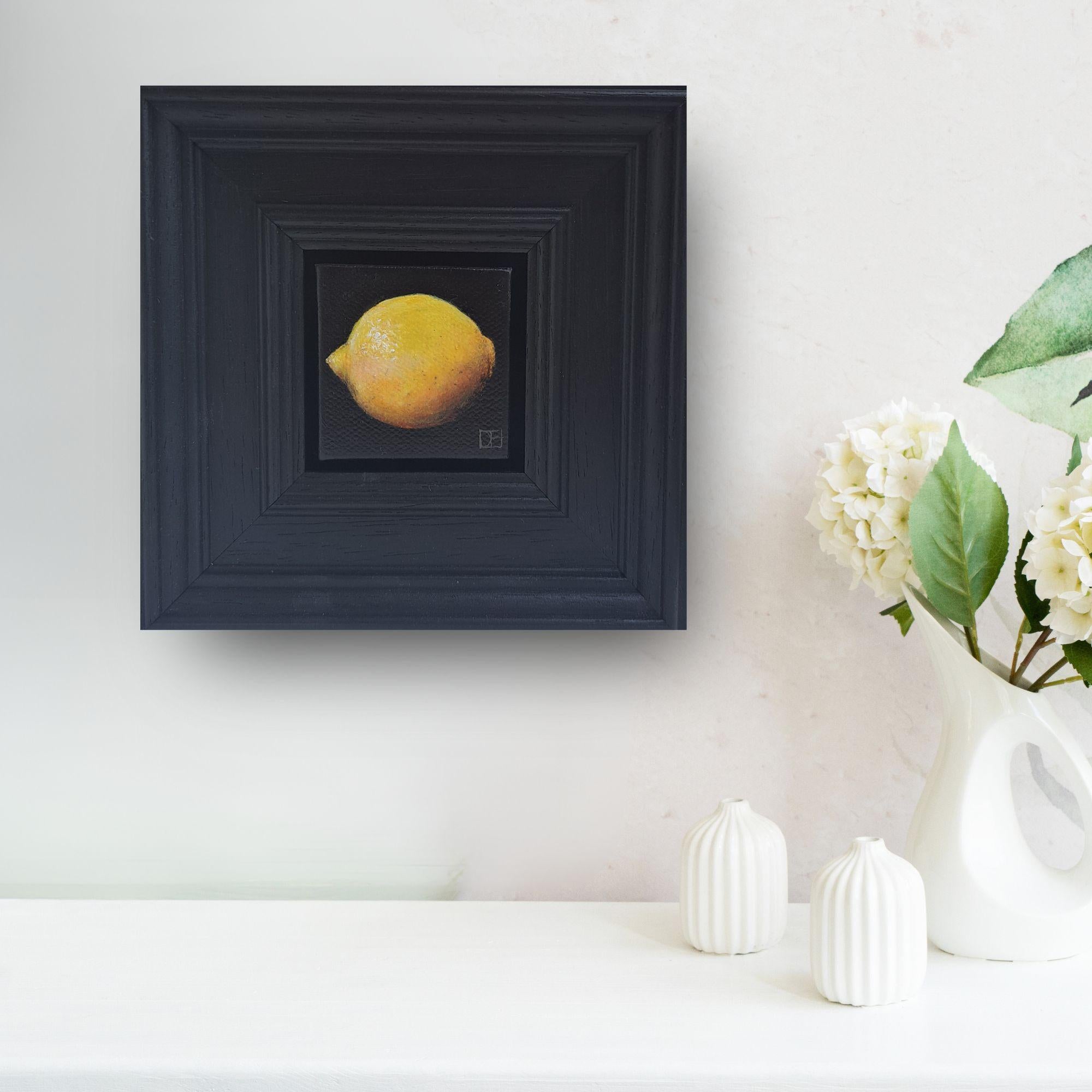 Zitrone - Original Realismus Stillleben Obst - zeitgenössische Kunst – Painting von Dani Humberstone