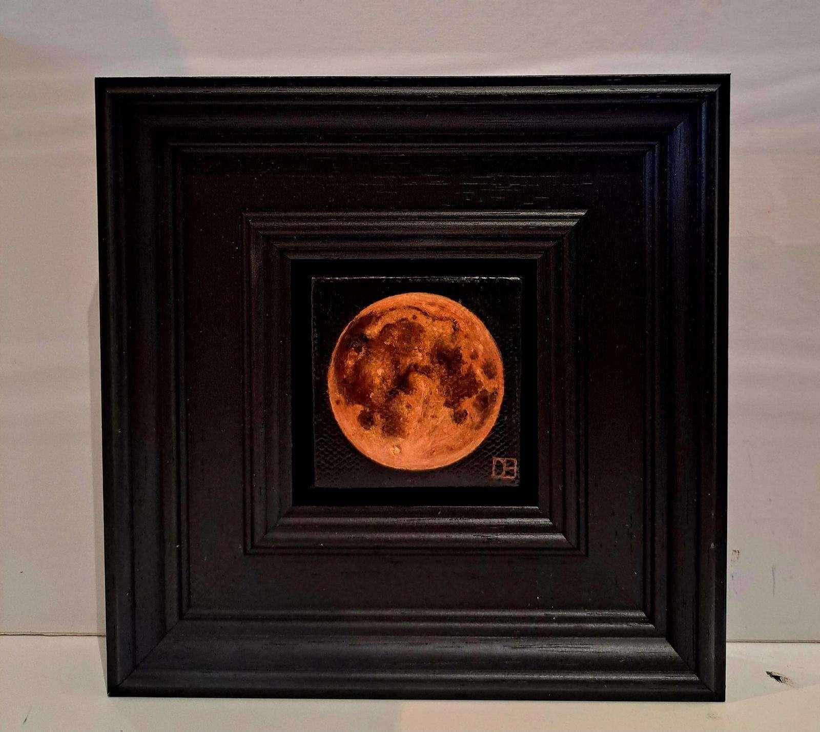Pocket Luna Eclipse (Leinwandgröße 5x5cm) ist ein Original-Ölgemälde von Dani Humberstone als Teil ihrer Pocket Painting-Serie, die realistische Ölgemälde in kleinem Maßstab mit einer Anspielung auf die barocke Stilllebenmalerei umfasst. Die Gemälde