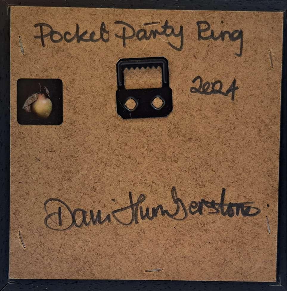 Party Ring Pocket Pittura , Natura morta, dolce originale - Painting Contemporaneo di Dani Humberstone