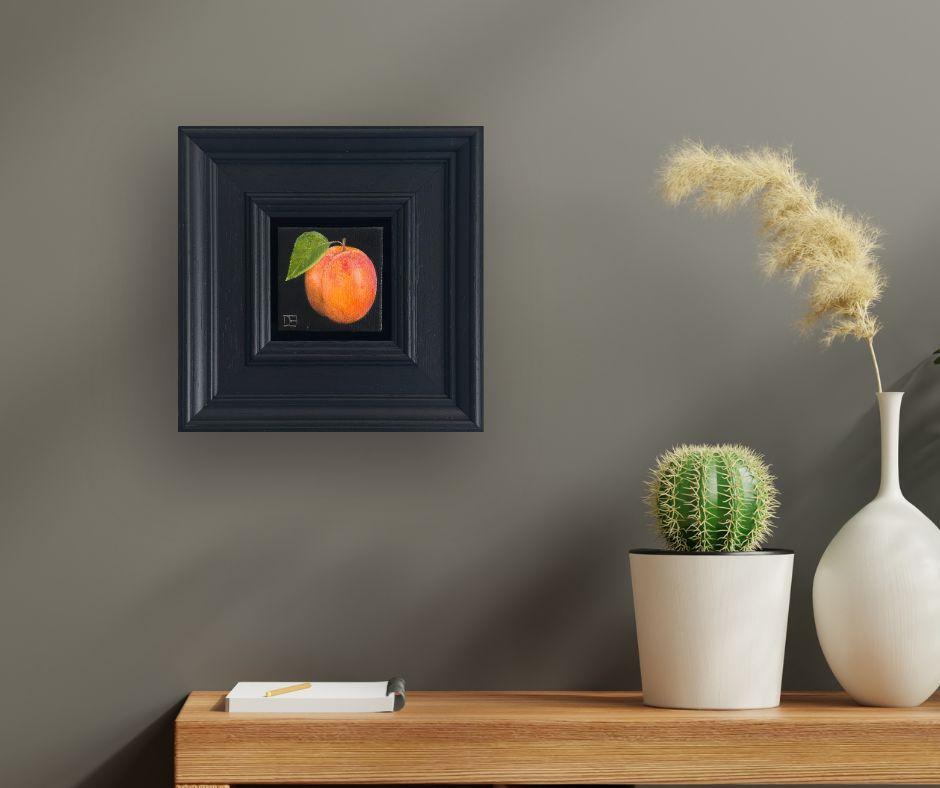 Pocket Apricot - Original Realismus Stillleben Obst - zeitgenössische Kunst im Angebot 1