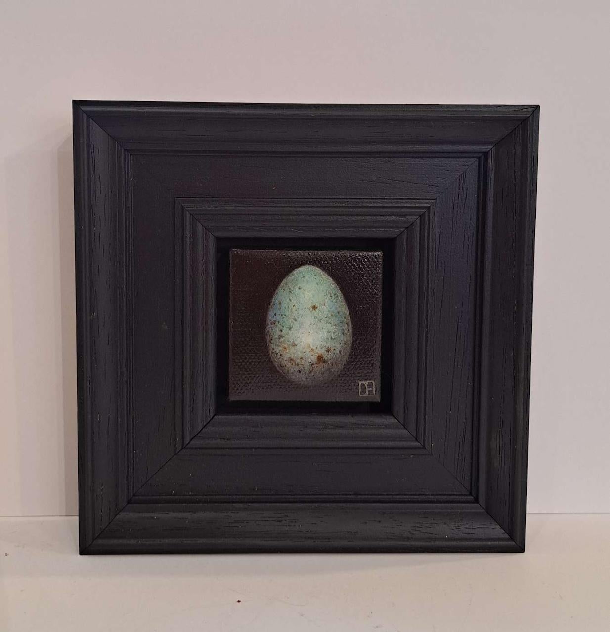 Huevo de mirlo de bolsillo (c) es un óleo original de Dani Humberstone que forma parte de su serie Pocket Painting (Pintura de bolsillo), que presenta óleos realistas a pequeña escala, con un guiño a la pintura barroca de bodegones. Los cuadros