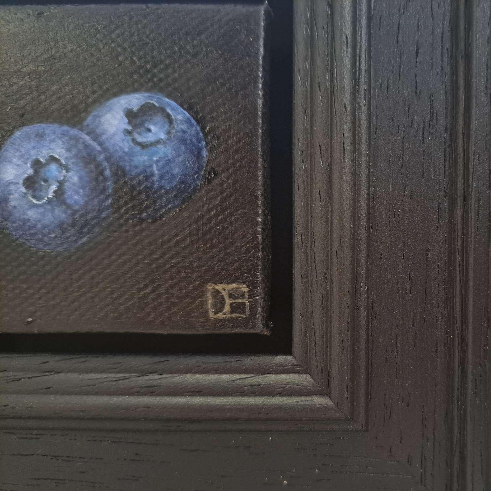 Arándanos de bolsillo nº 2, Pintura original, Arte frutal, Realista, Arándanos - Still-Life Painting Negro de Dani Humberstone