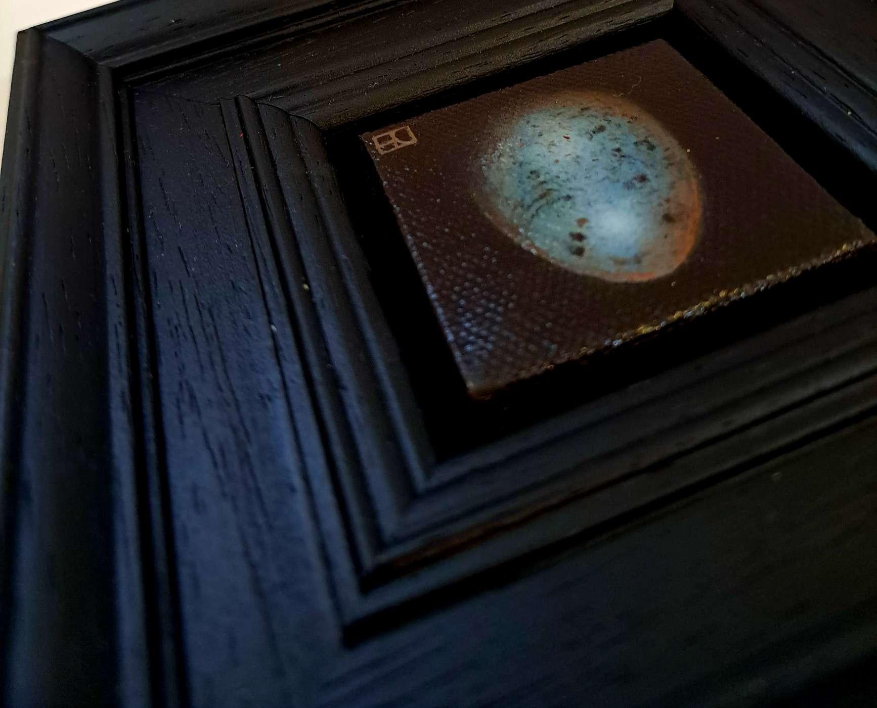 Uovo di merlo Pocket Bluer 2 (c), Pittura originale, Natura morta, Arte dell'uovo - Painting di Dani Humberstone