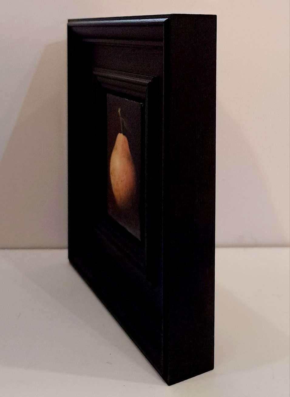 Pocket Blush Pear c, Pintura Original, Arte Frutal, arte pera - Still-Life Painting Negro de Dani Humberstone