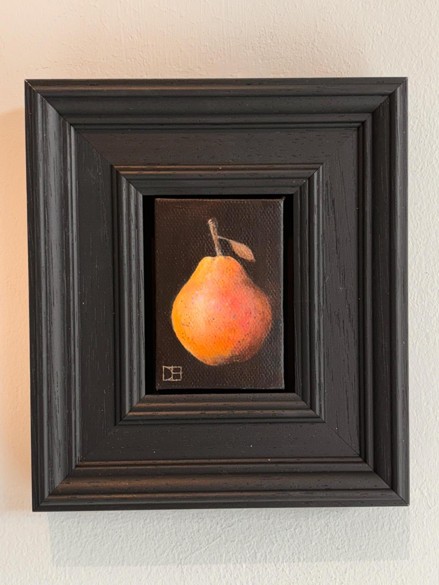 Pocket Blush Pear - Original Realismus Stillleben Obst - zeitgenössische Kunst – Painting von Dani Humberstone