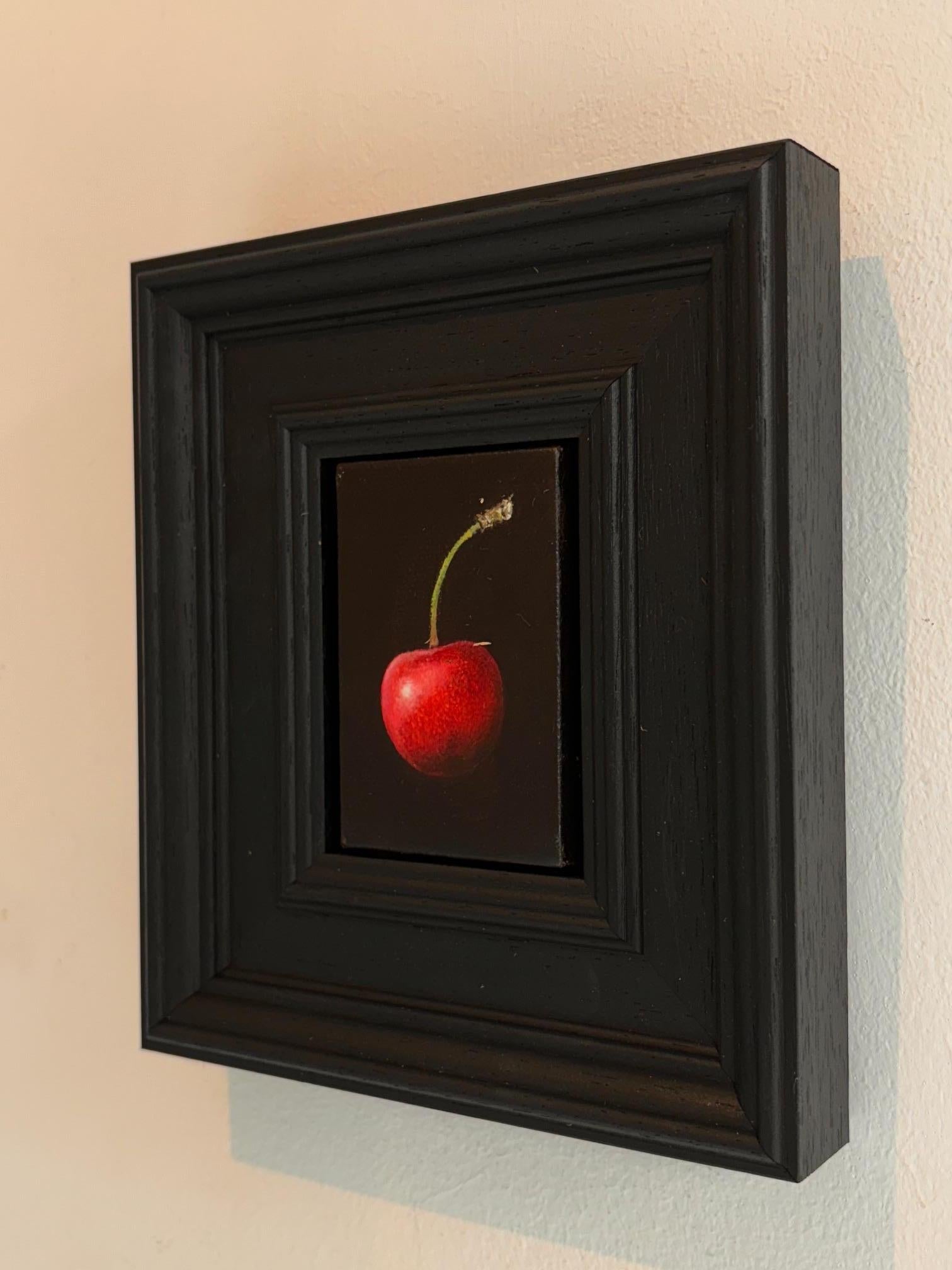 Pocket Cherry - Original Realismus Stillleben Obst - zeitgenössische Kunst (Schwarz), Still-Life Painting, von Dani Humberstone