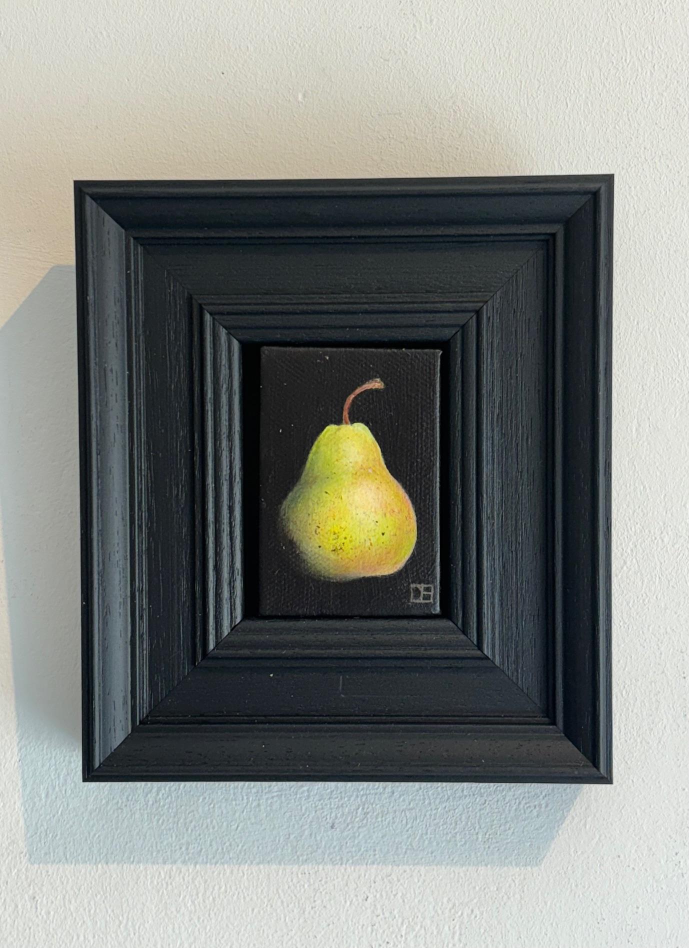 Pera cedrina tascabile - natura morta di frutta originale e realistica - arte contemporanea - Painting di Dani Humberstone