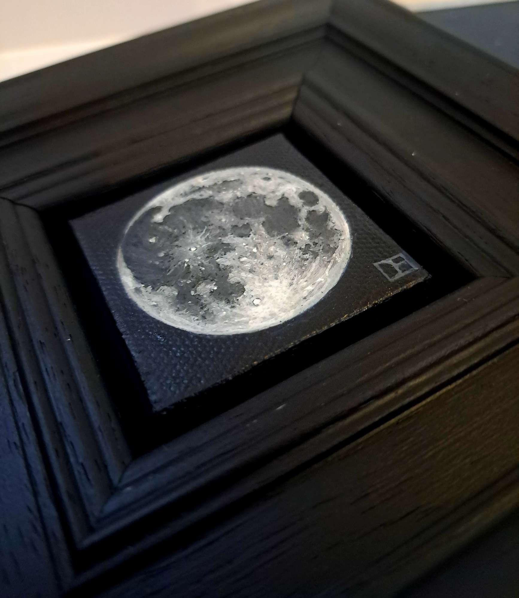 Pocket Full Moon 6 Pintura original, Luna, Naturaleza, Naturaleza muerta - Painting de Dani Humberstone
