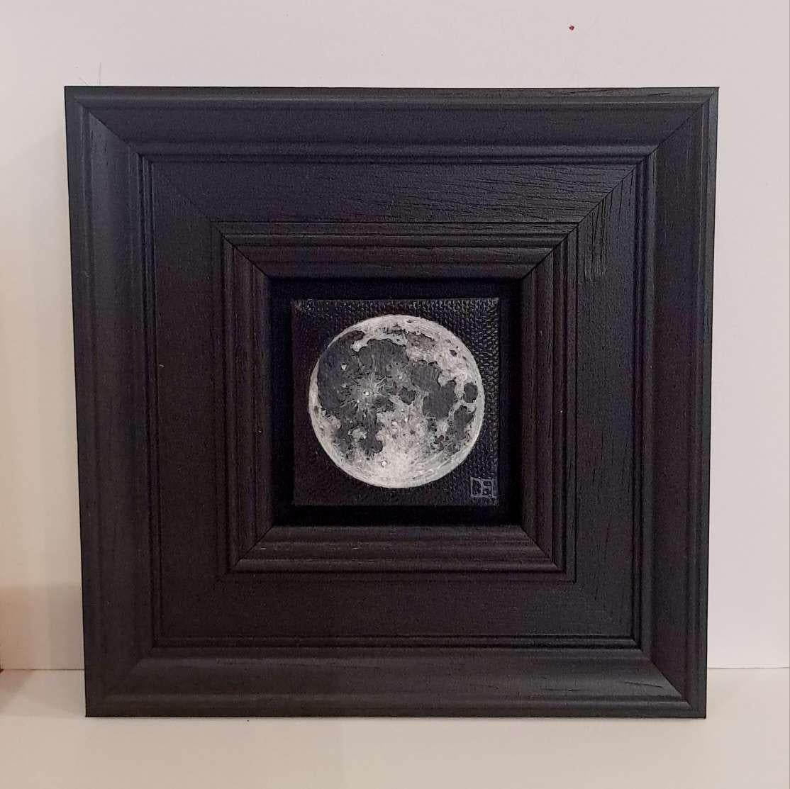 Pocket Full Moon 6 Pintura original, Luna, Naturaleza, Naturaleza muerta - Painting Realista de Dani Humberstone