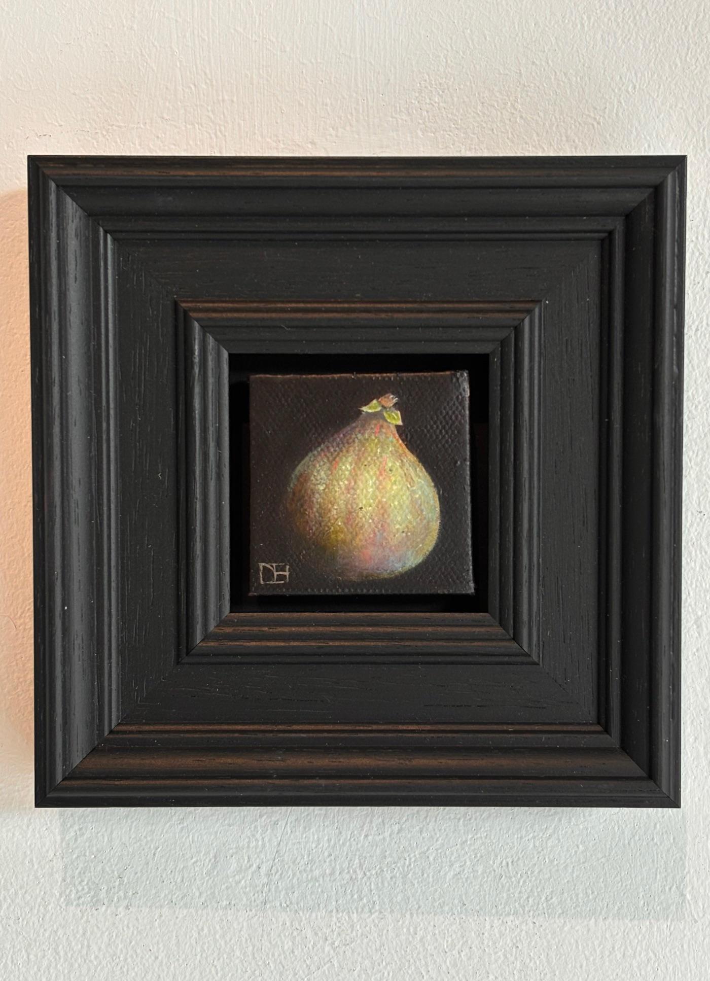 Pocket Green Fig - original realistisches Obststillleben - zeitgenössische Kunst (Schwarz), Still-Life Painting, von Dani Humberstone