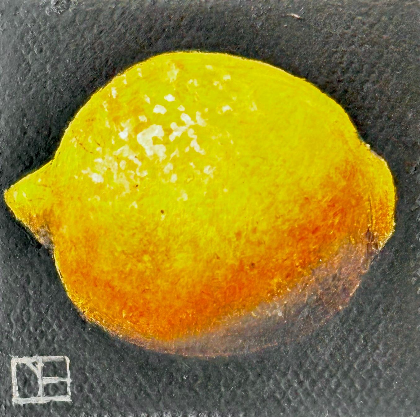 Pocket Lemon - Original Realismus Stillleben Obst - zeitgenössische Kunst (Schwarz), Still-Life Painting, von Dani Humberstone