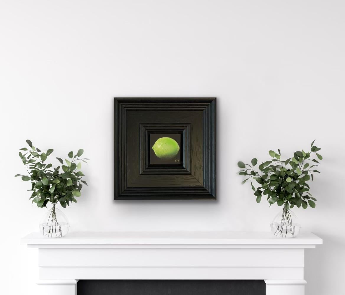Lima de bolsillo, Pintura original, Naturaleza muerta, Arte frutal, Lima - Still-Life Painting Negro de Dani Humberstone