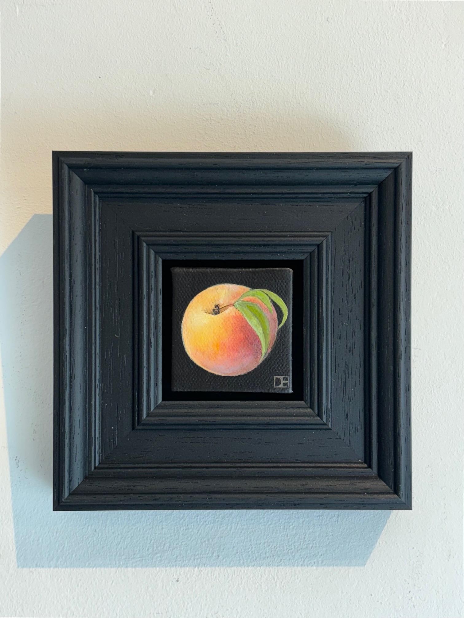 Melocotón de bolsillo - realismo original naturaleza muerta fruta - arte contemporáneo - Painting de Dani Humberstone