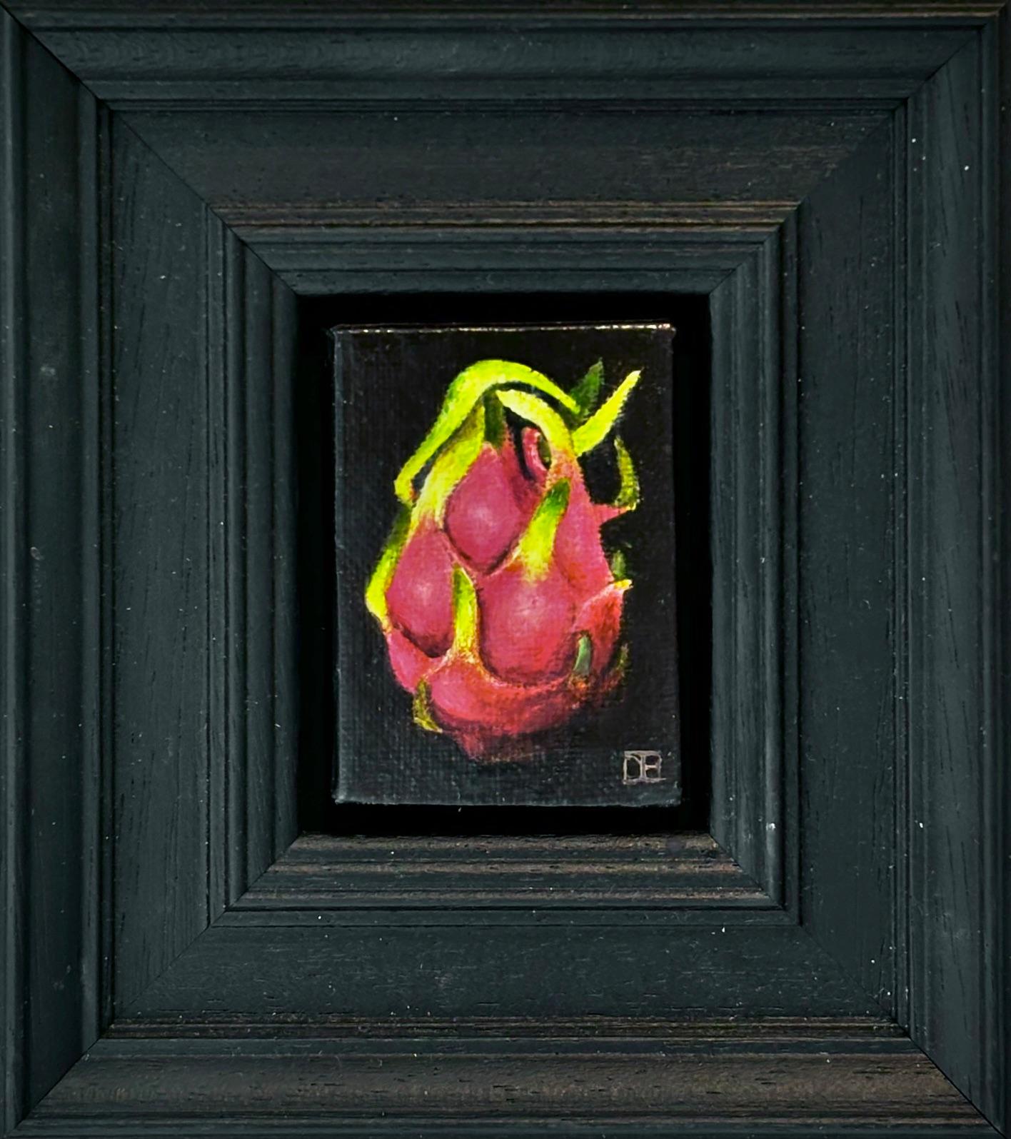 Pocket Pink Dragonfruit - Original Realismus Stillleben Obst - zeitgenössische Kunst
