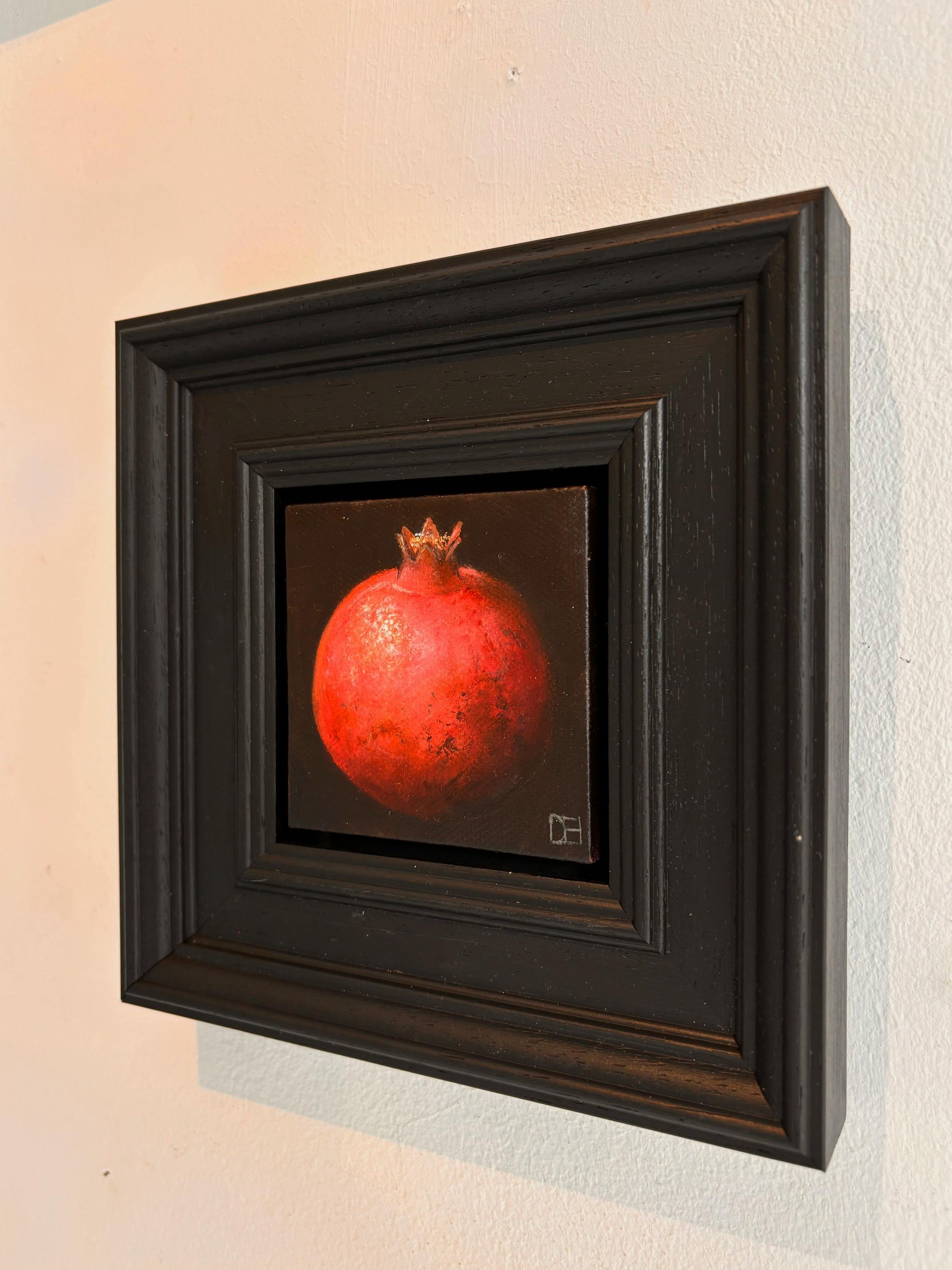 Pocket Pink Pomegranate - original realismus stillleben obst - zeitgenössische kunst (Realismus), Painting, von Dani Humberstone