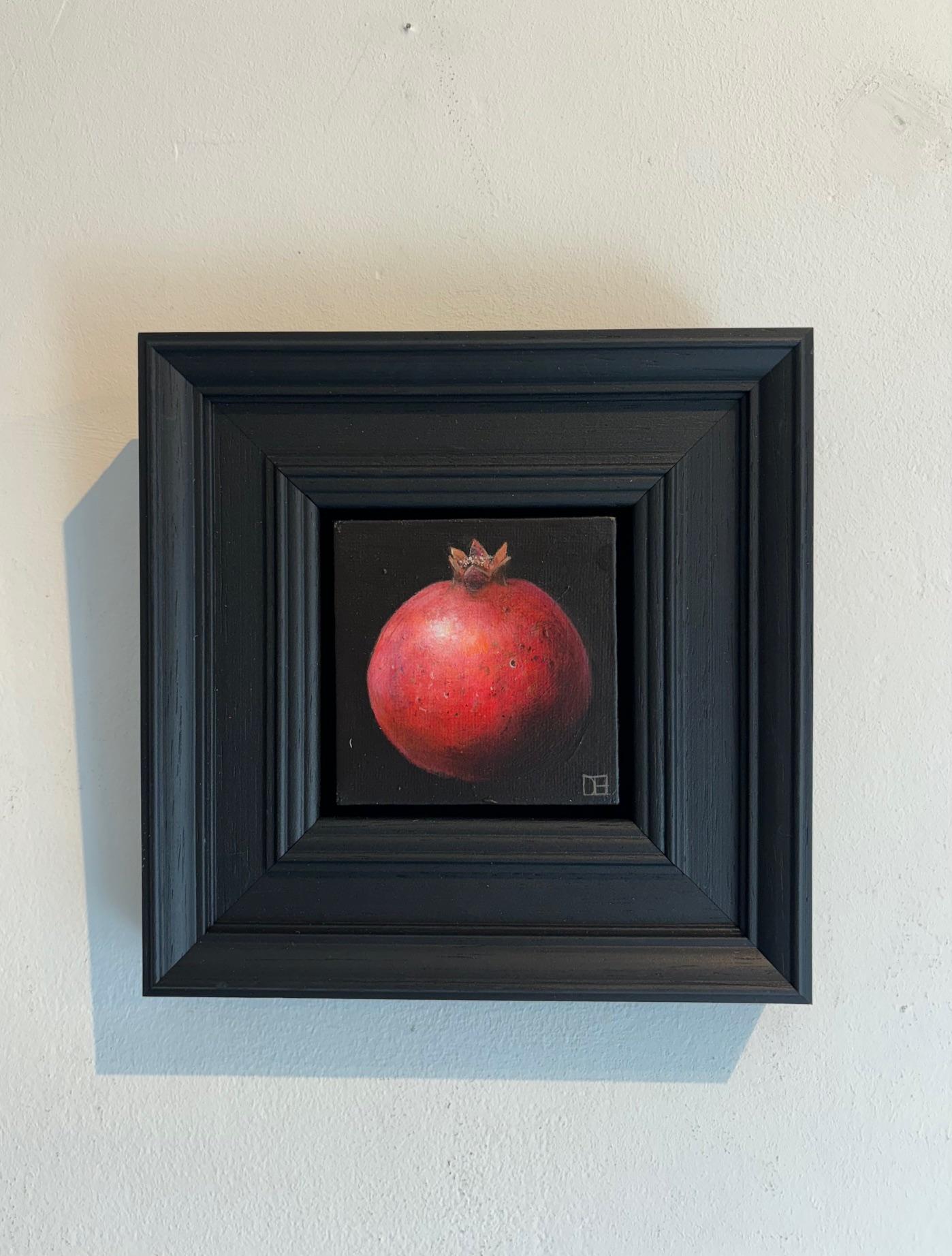 Melograno rosso tascabile - natura morta originale - arte contemporanea - Interior Painting Nero di Dani Humberstone
