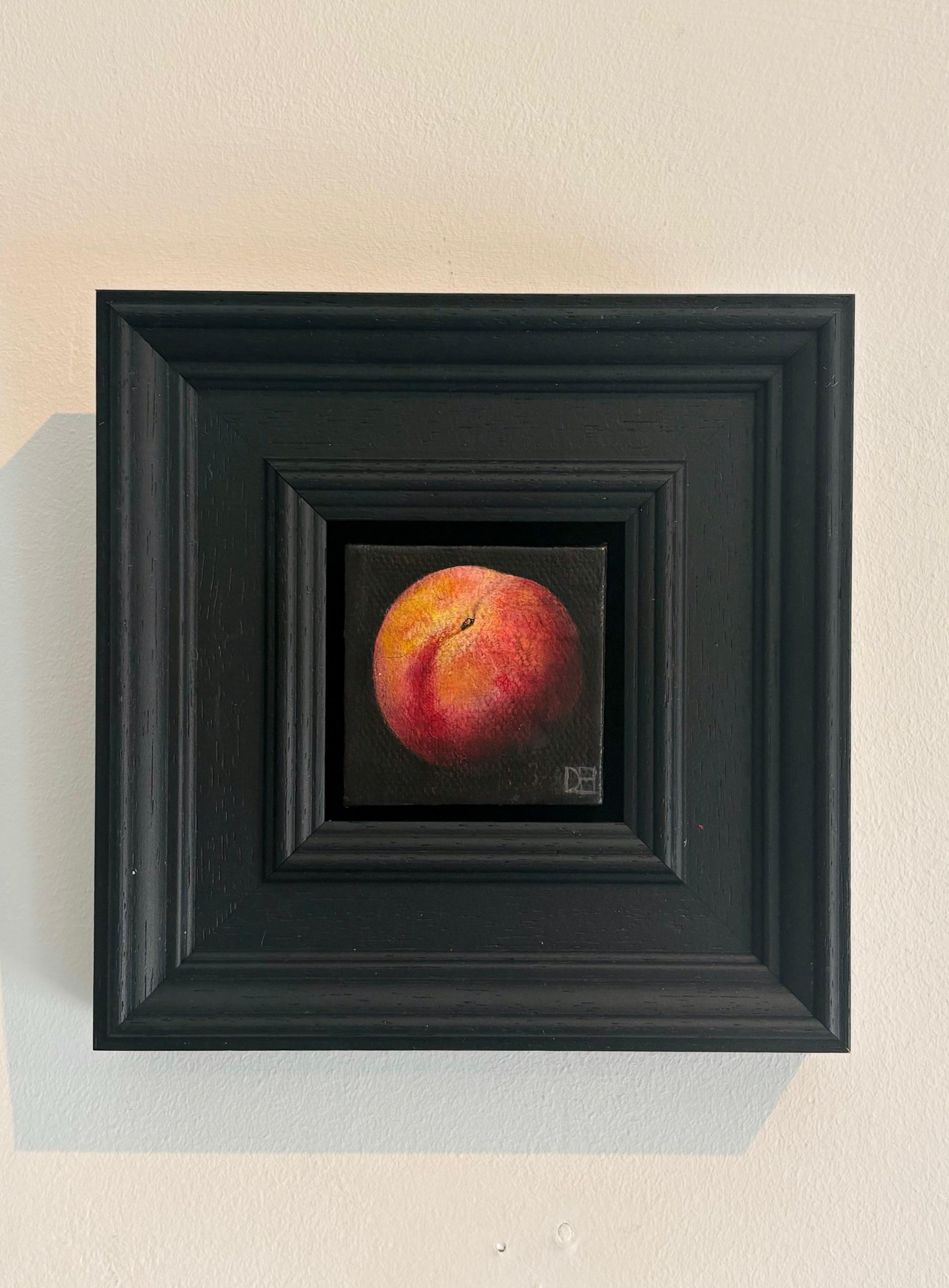 Pocket Ripe Peach - Original Realismus Stillleben Obst - zeitgenössische Kunst (Schwarz), Still-Life Painting, von Dani Humberstone