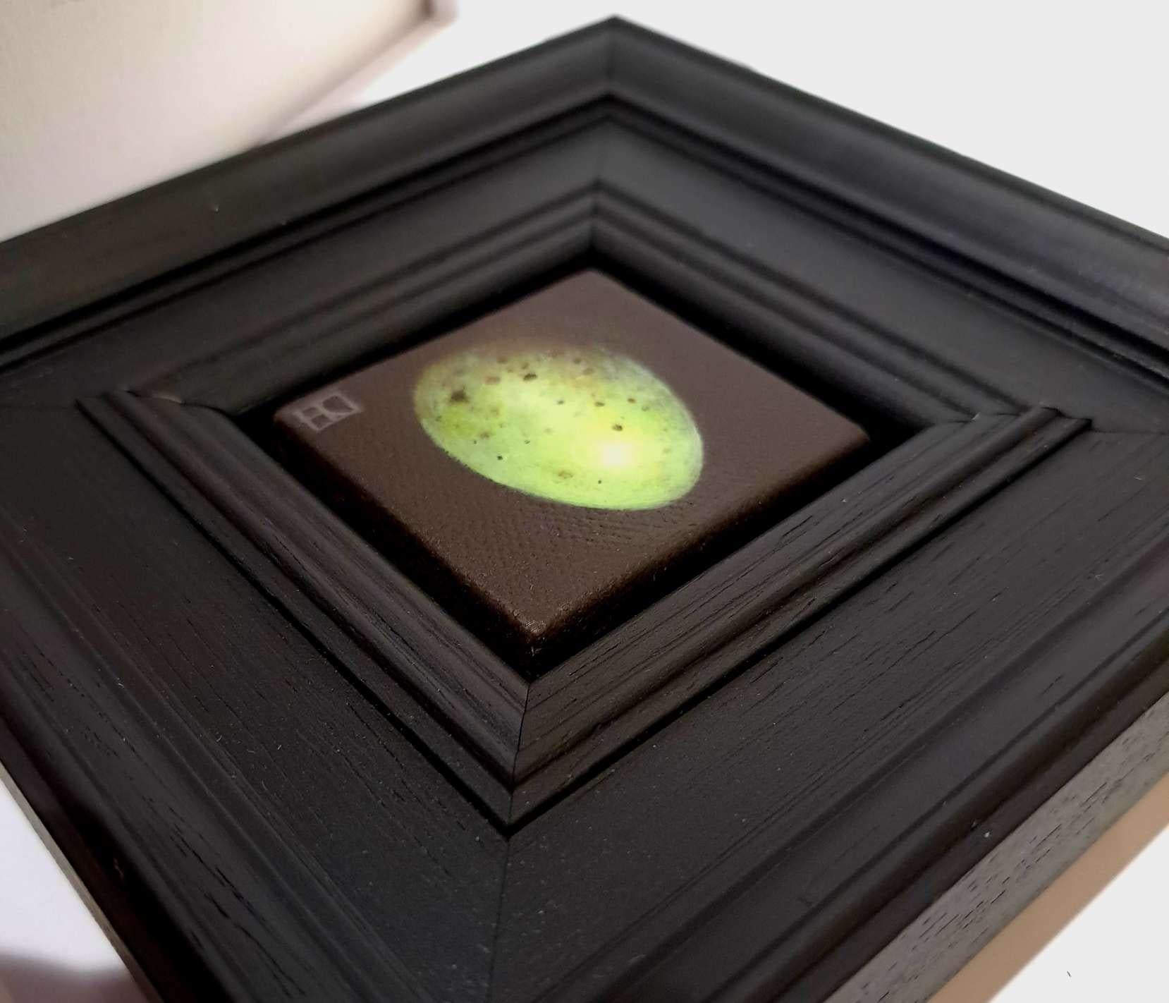 Pocket Song Sparrow Egg is an original oil painting by Dani Humberstone as part of her Pocket Painting series featuring small scale realistic oil paintings, with a nod to baroque still life painting. The paintings are set in a black wood layered