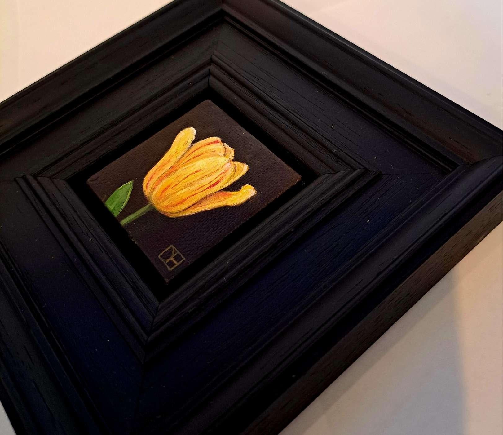 Pocket Striped Bellona Tulip, peinture originale, fleur, nature morte, plante - Noir Still-Life Painting par Dani Humberstone