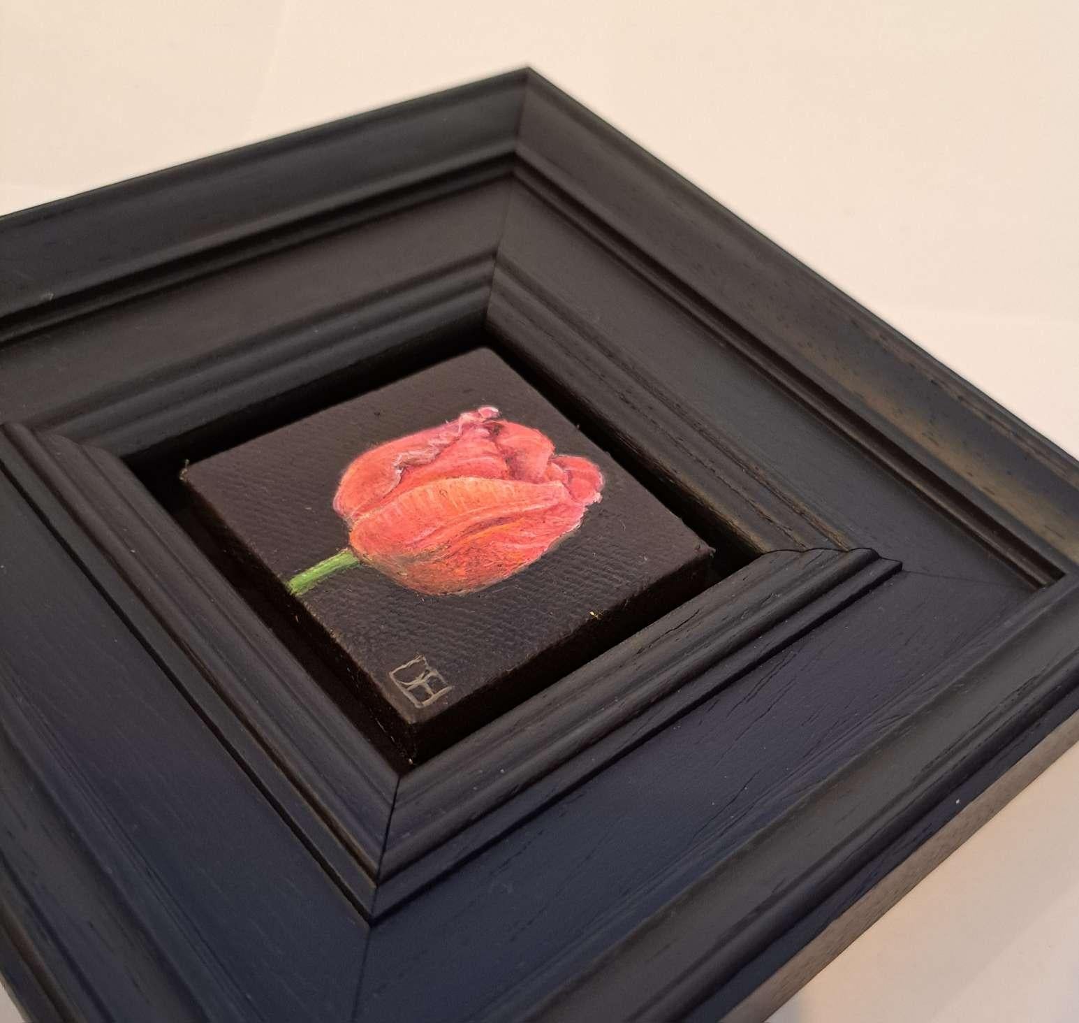 Pocket Veronique Tulip est une peinture à l'huile originale réalisée par Dani Humberstone dans le cadre de sa série Pocket Painting, qui propose des peintures à l'huile réalistes à petite échelle, avec un clin d'œil aux natures mortes baroques. Les