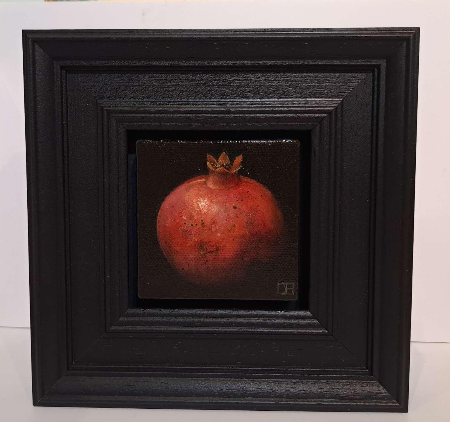 Granada roja de bolsillo, bodegón barroco, fruta - Interior Painting Negro de Dani Humberstone