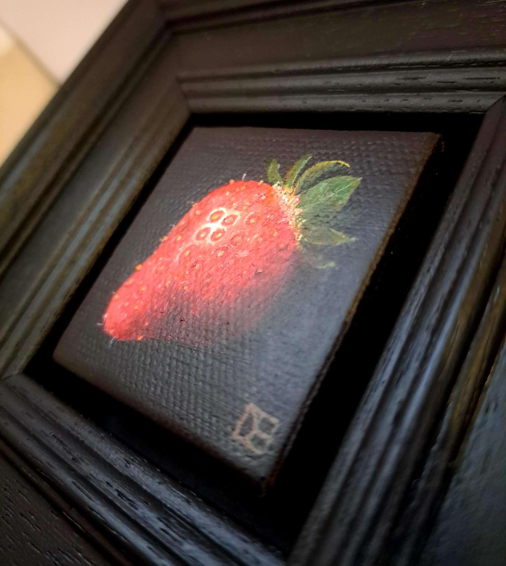 Fragola tascabile molto matura, Pittura originale, Natura morta, Arte della frutta - Painting di Dani Humberstone