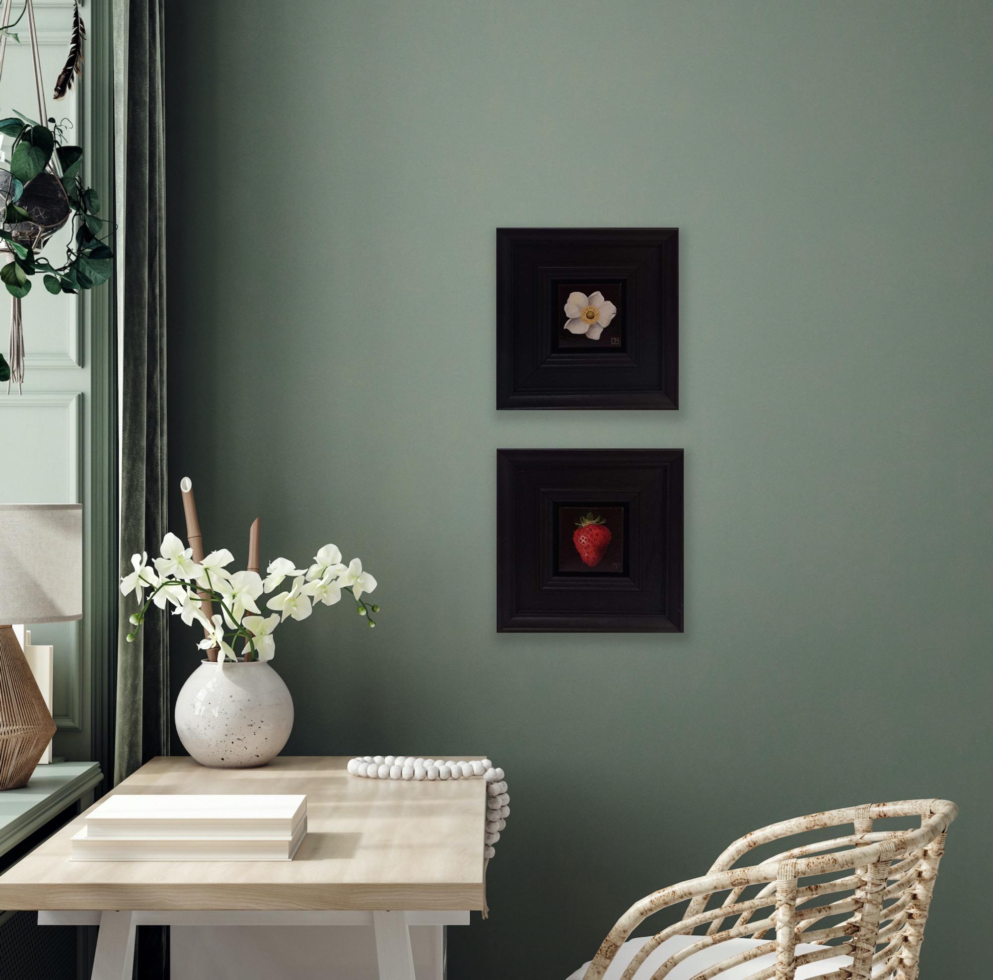 Dittico Pocket White Anemone (c) e Pocket Juicy Red Strawberry, Arte originale - Landscape Painting Grigio di Dani Humberstone