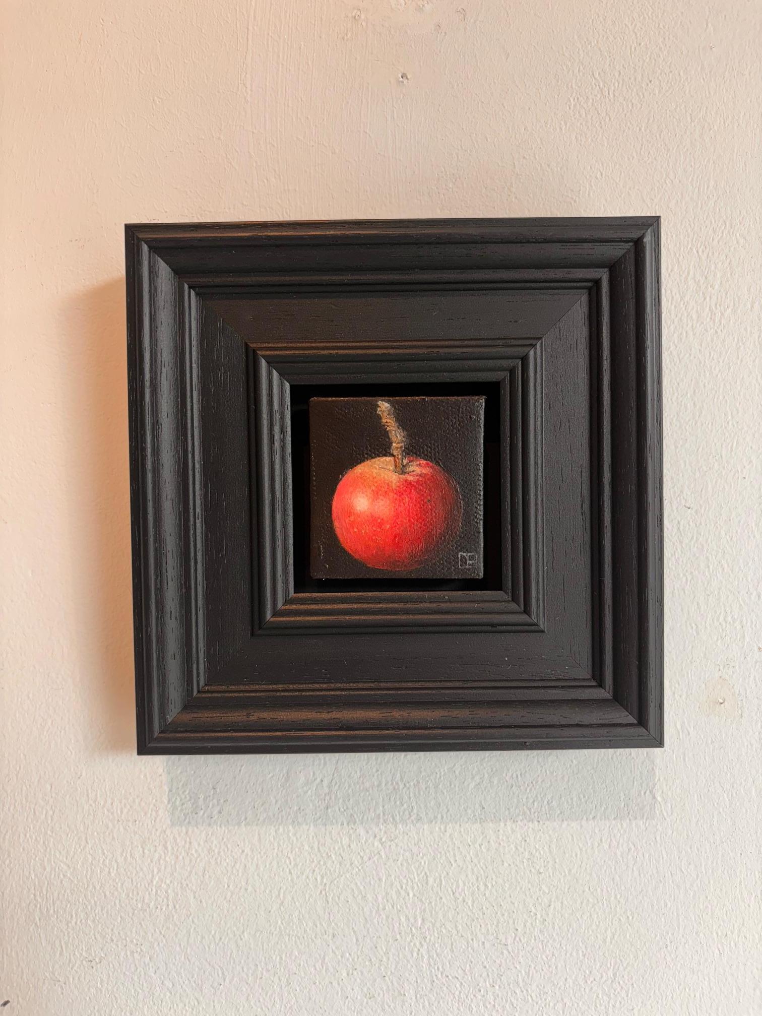 Pocket Wild Apple - Original Realismus Stillleben Obst - zeitgenössische Kunst – Painting von Dani Humberstone