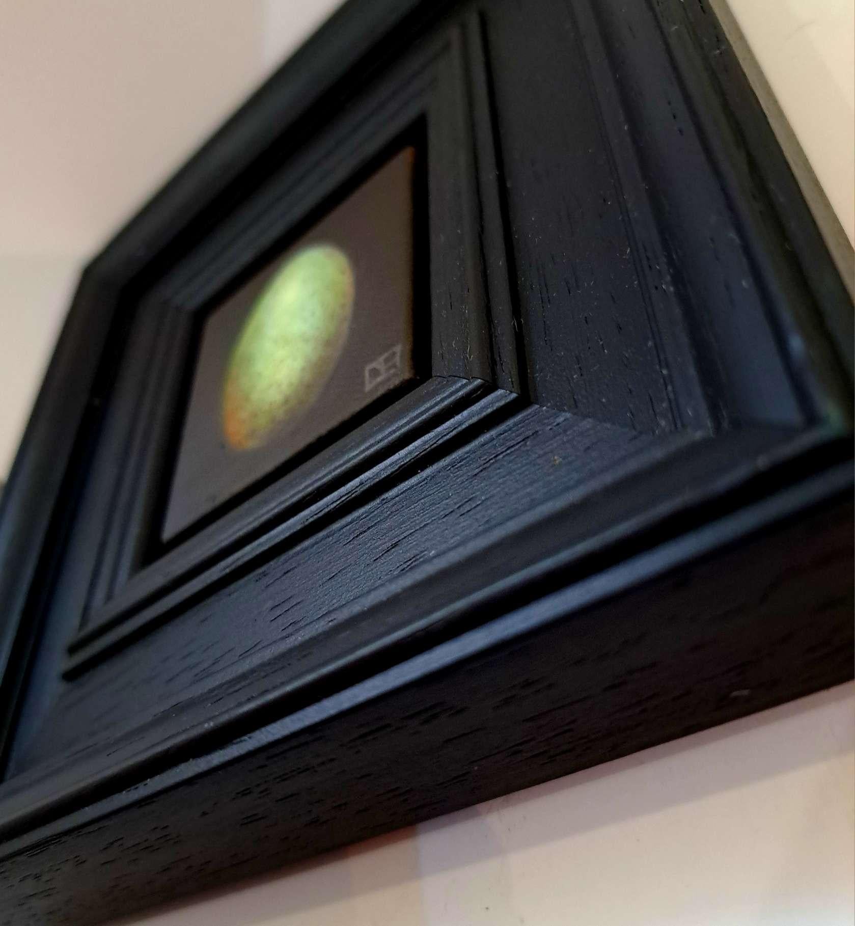 Uovo di merlo giallo verde tascabile, Pittura originale, Natura morta, Arte delle uova - Painting Realismo di Dani Humberstone
