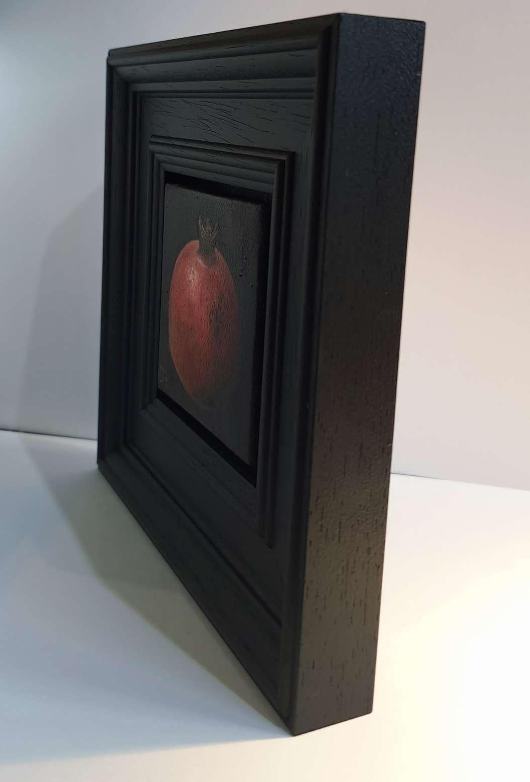 Grenade rouge profond peinture de poche marron 3c4c, peinture à l'huile, nature morte - Contemporain Painting par Dani Humberstone
